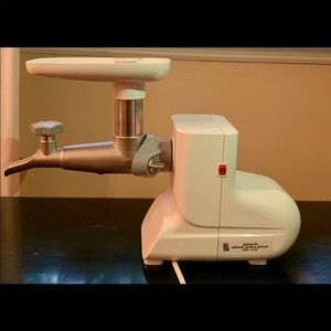 Miracle Wheat Grass Juicer